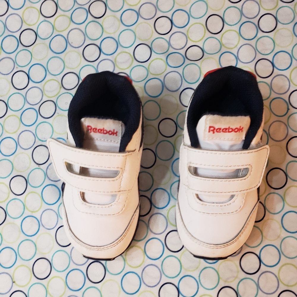 Toddlers sneaks